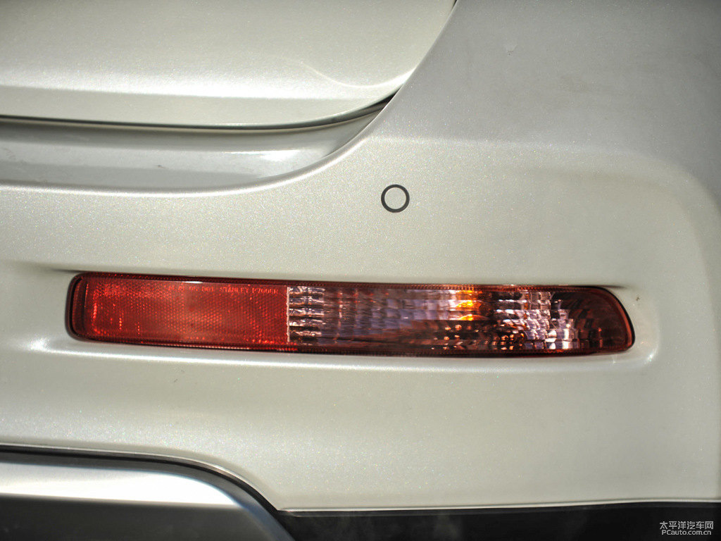 瑩貝白英菲尼迪QX50車尾外觀圖片