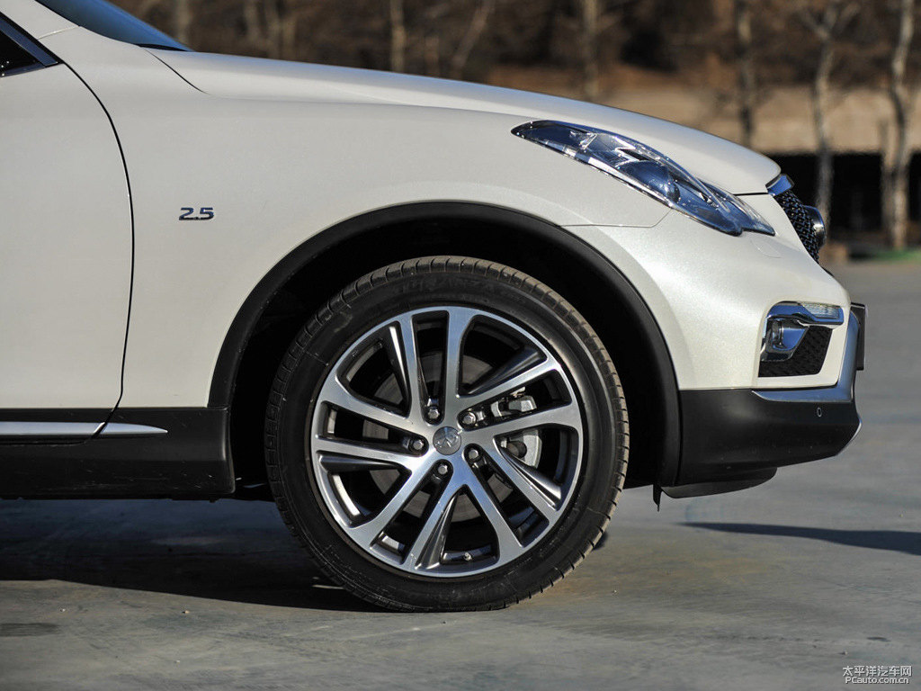 瑩貝白英菲尼迪QX50車身外觀圖片