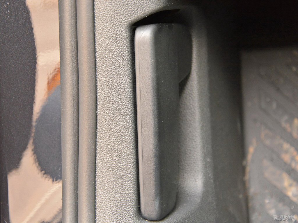 狂野黑凌渡車廂內(nèi)飾圖片