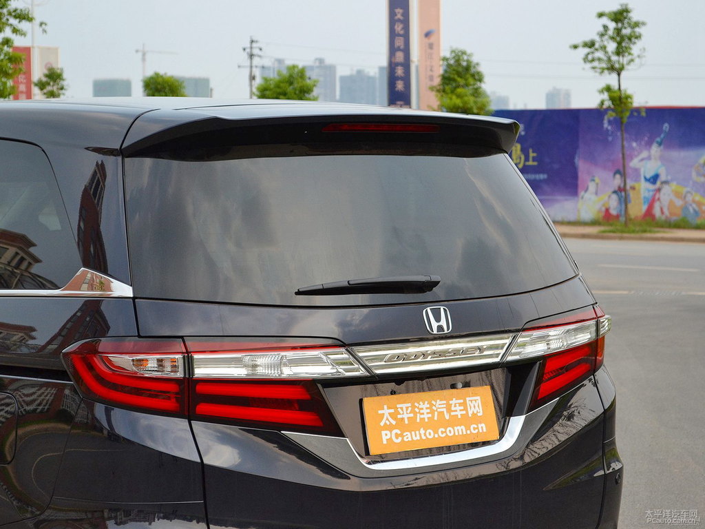 星空藍奧德賽車尾外觀圖片