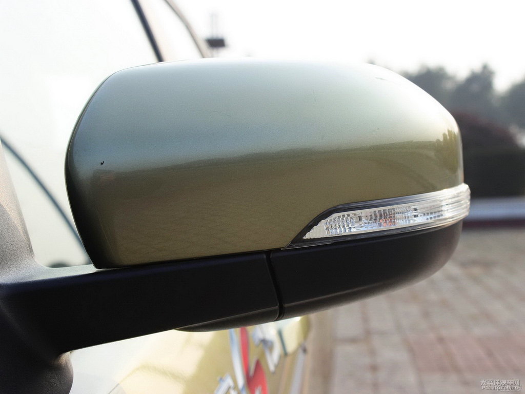 琥珀金長(zhǎng)安CS75車(chē)身外觀圖片