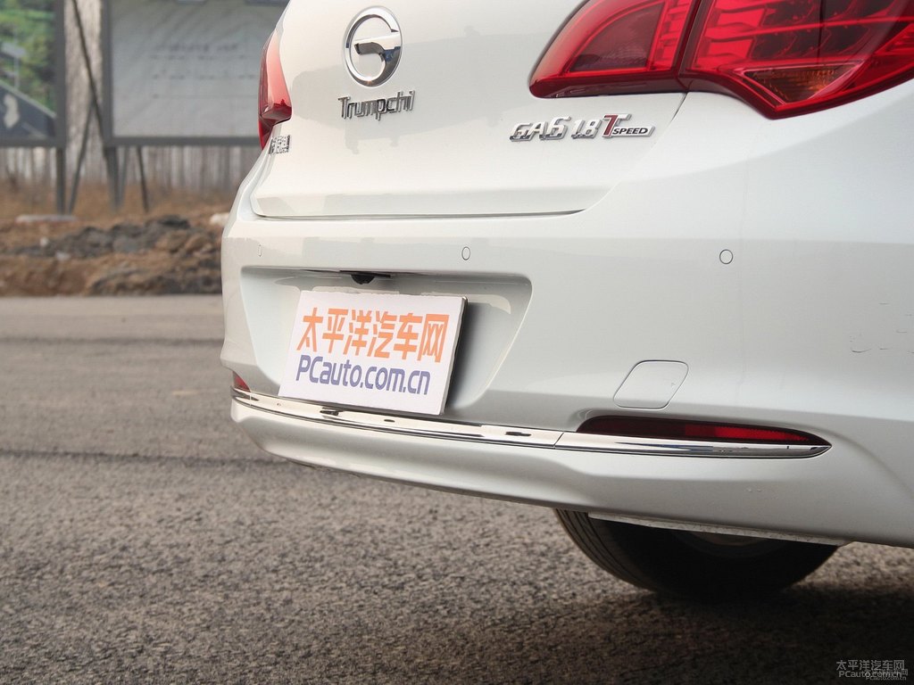 象牙白傳祺GA6車尾外觀圖片