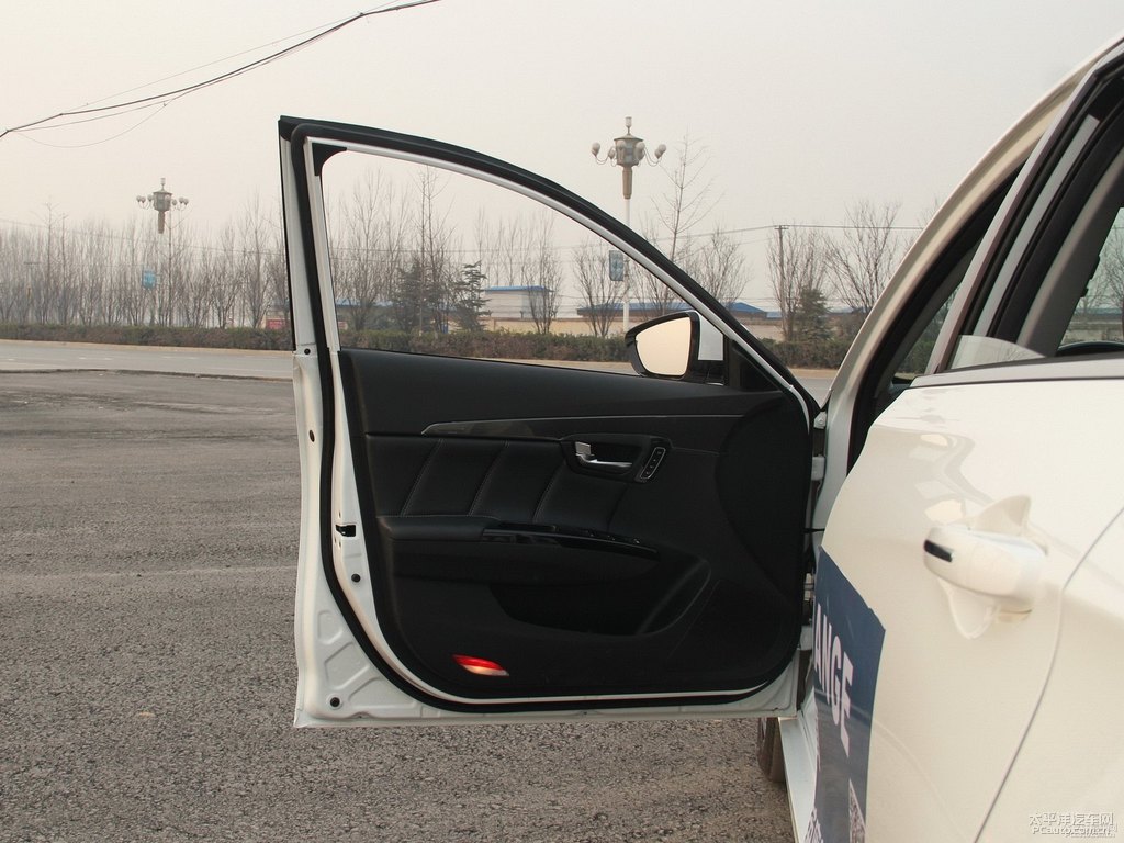 象牙白傳祺GA6車廂內飾圖片