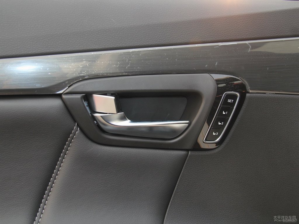 象牙白傳祺GA6車廂內(nèi)飾圖片