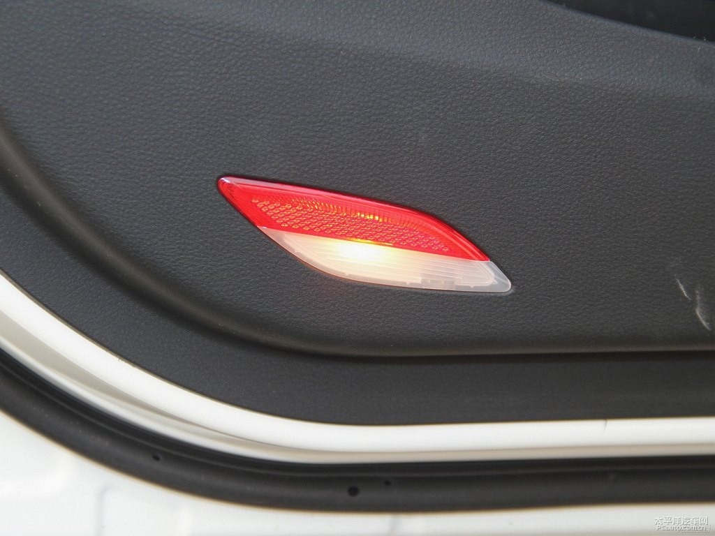 象牙白傳祺GA6車廂內(nèi)飾圖片