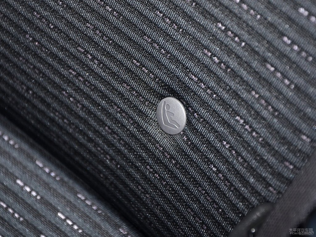 奧夫特黑凌派座椅內(nèi)飾圖片