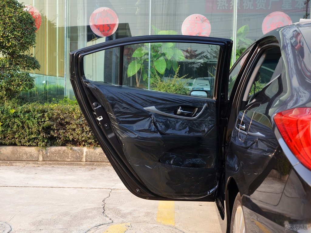 奧夫特黑凌派車廂內(nèi)飾圖片