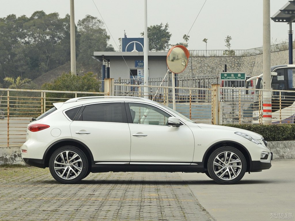 瑩貝白英菲尼迪QX50整車外觀外觀圖片