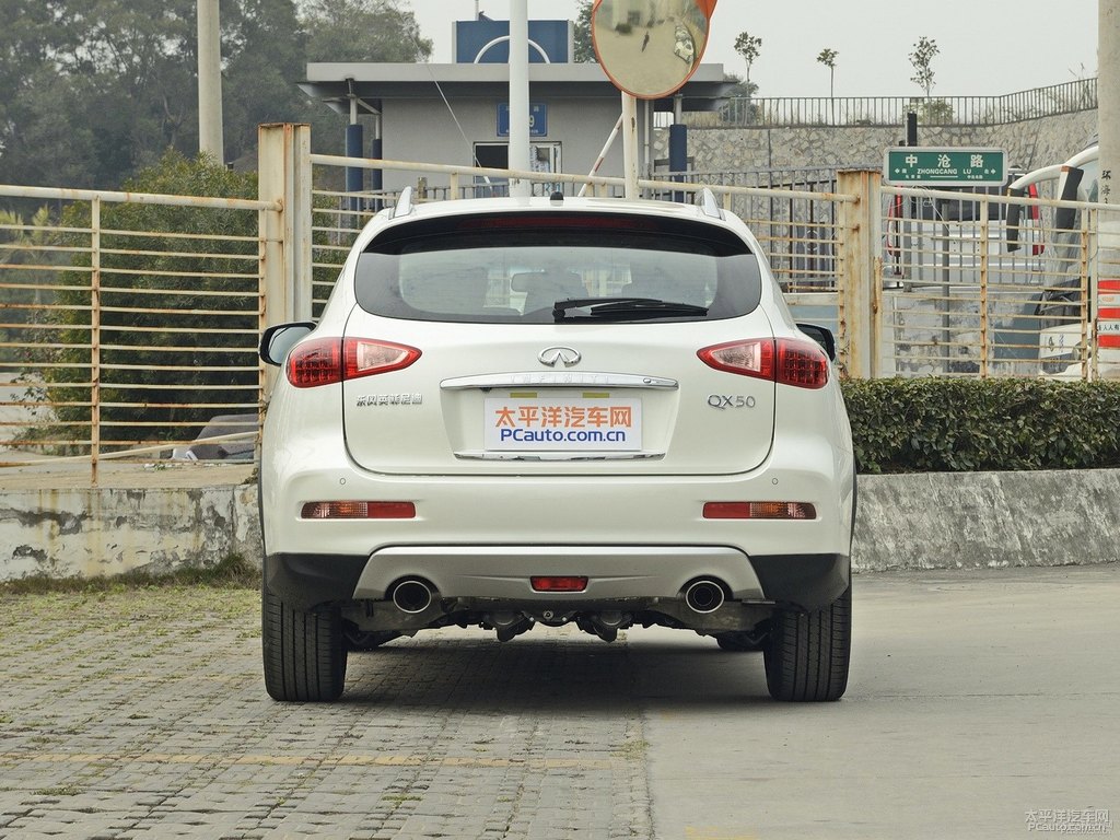 瑩貝白英菲尼迪QX50整車外觀外觀圖片