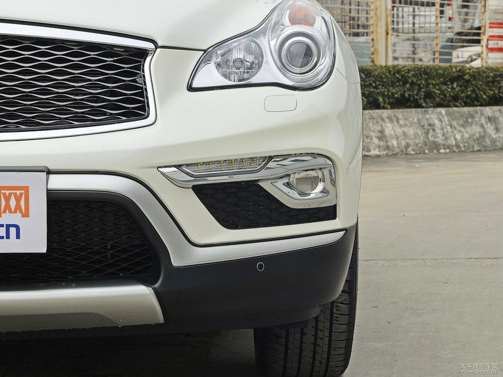 瑩貝白英菲尼迪QX50車頭外觀圖片
