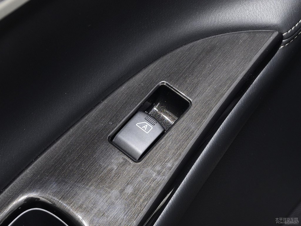 瑩貝白英菲尼迪QX50車(chē)廂內(nèi)飾圖片