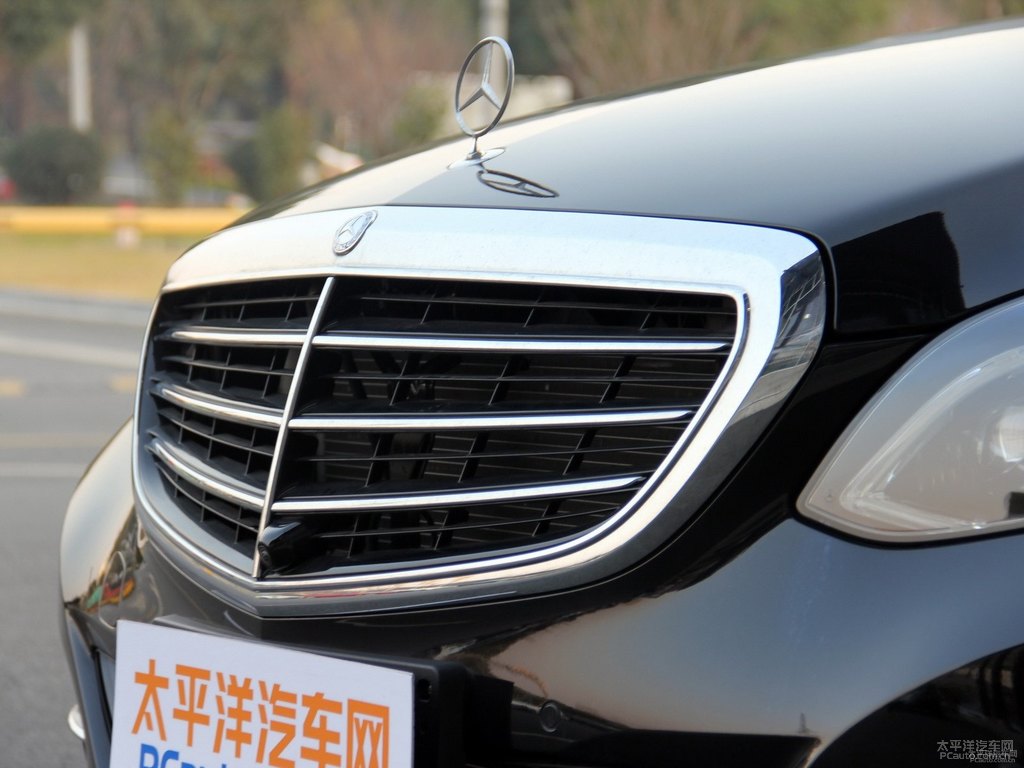 曜巖黑奔馳E級(jí)車頭外觀圖片