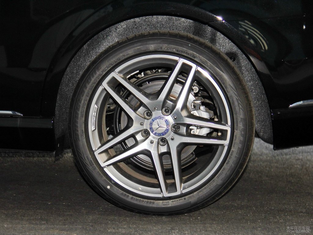 曜巖黑奔馳E級(jí)車(chē)身外觀圖片