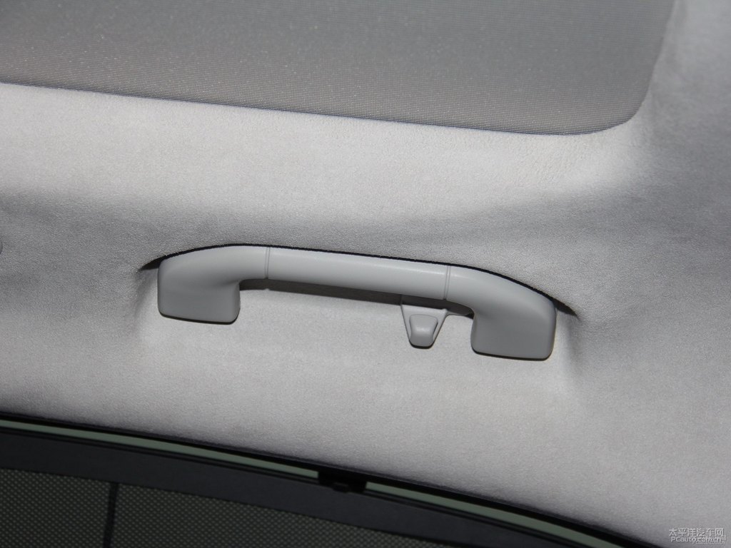 曜巖黑奔馳E級(jí)車廂內(nèi)飾圖片