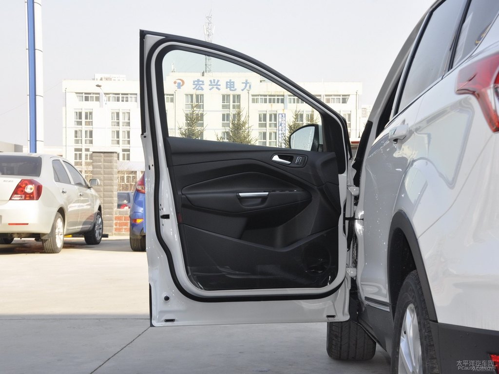 珍珠白翼虎車廂內(nèi)飾圖片
