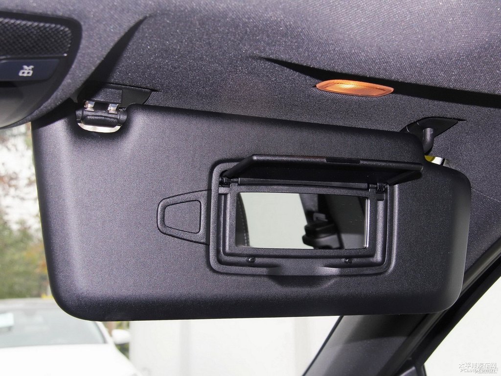 北極光紫奔馳B級(jí)車廂內(nèi)飾圖片