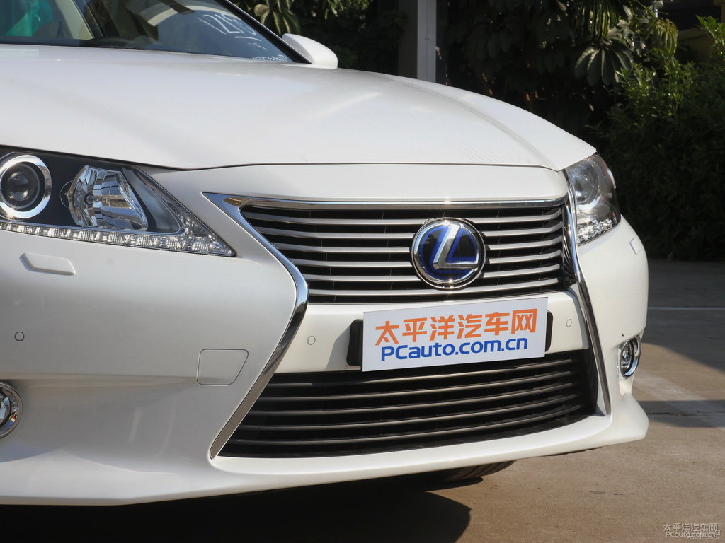 珍珠白雷克薩斯ES車頭外觀圖片