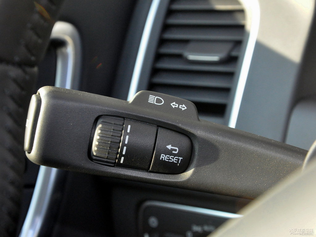 海貝灰沃爾沃XC60中控內(nèi)飾圖片