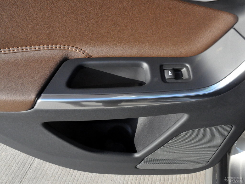 海貝灰沃爾沃XC60儲(chǔ)物空間空間圖片