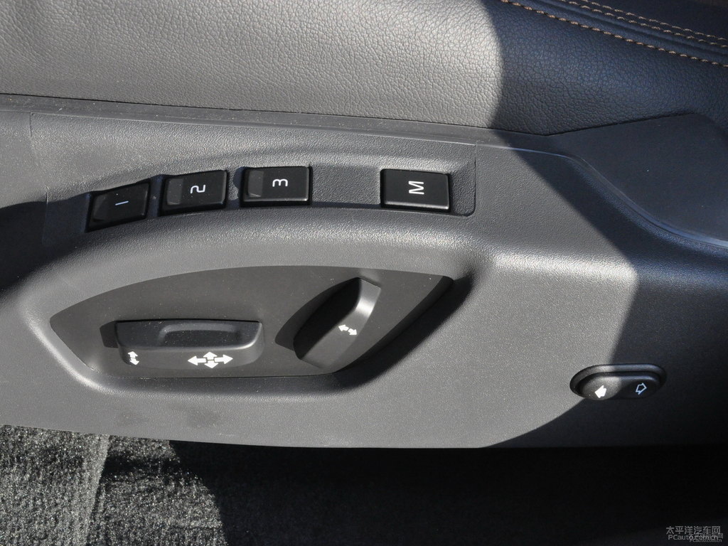 海貝灰沃爾沃XC60座椅內(nèi)飾圖片