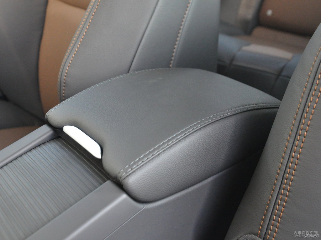 海貝灰沃爾沃XC60座椅內(nèi)飾圖片