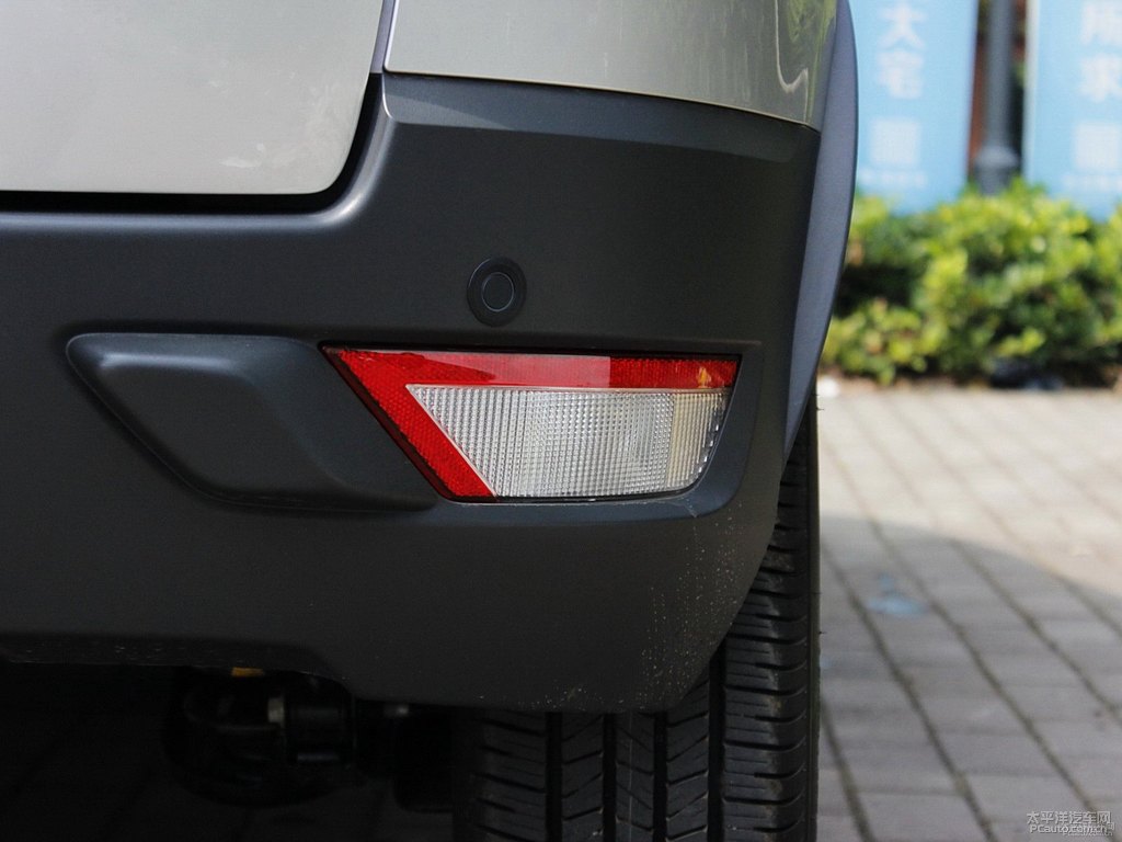 閃耀銀翼搏車尾外觀圖片
