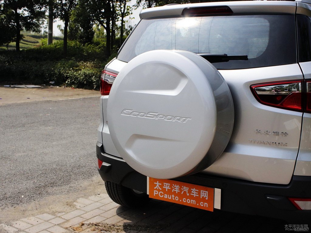 閃耀銀翼搏車尾外觀圖片