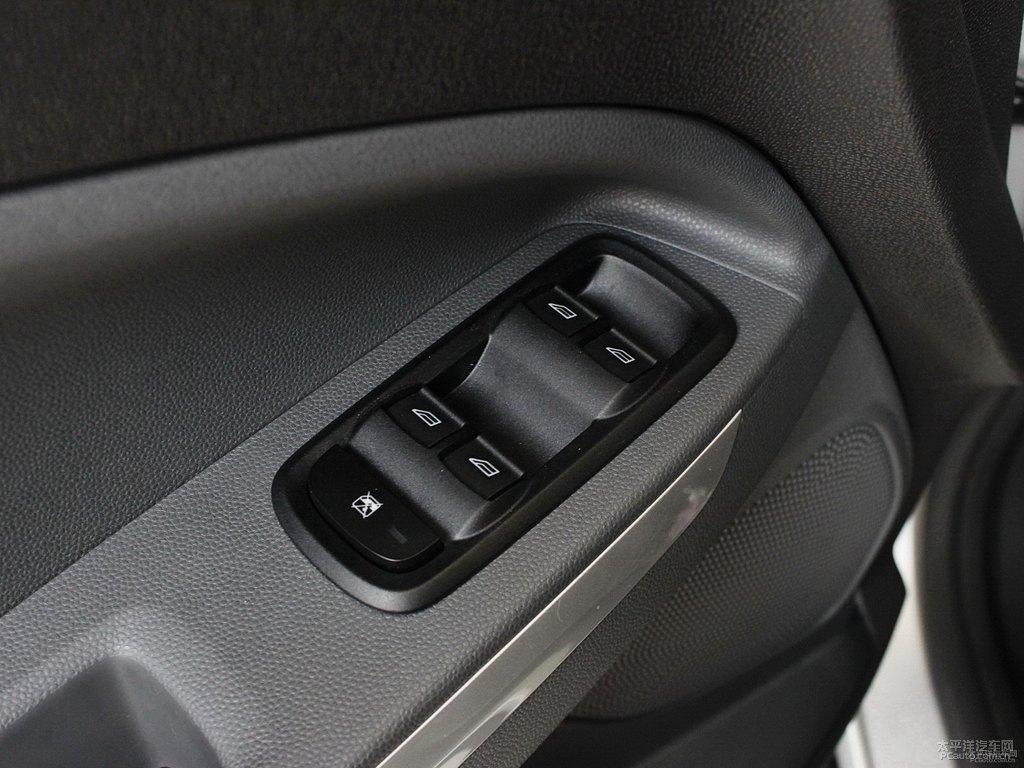 閃耀銀翼搏車廂內(nèi)飾圖片