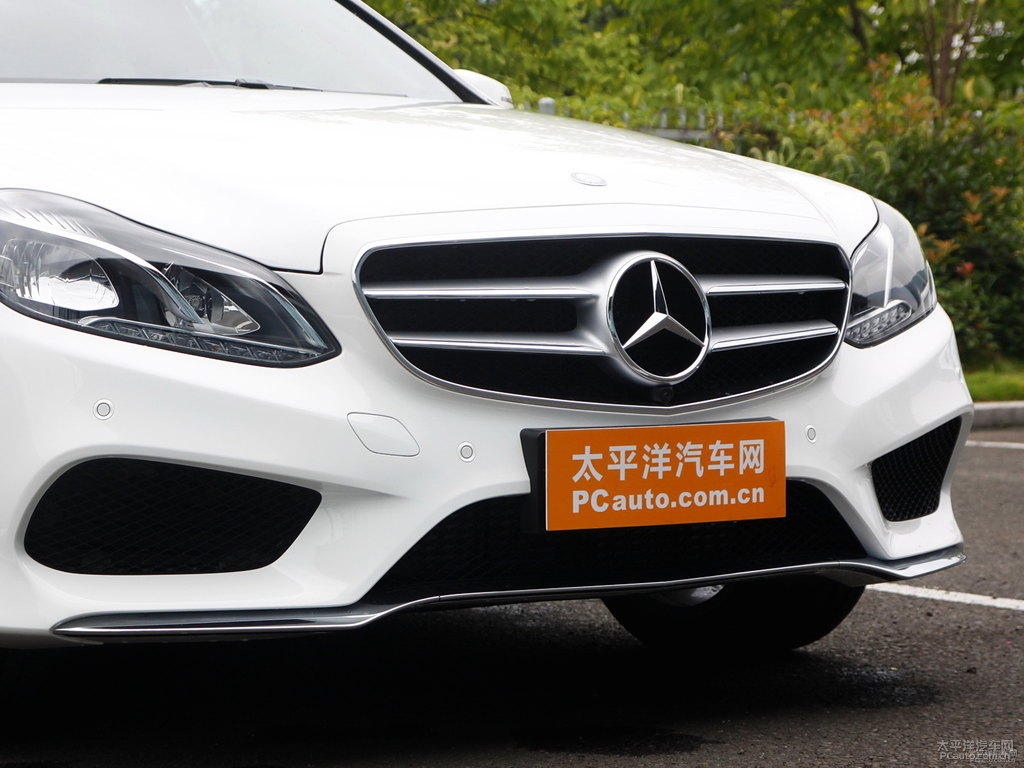 鉆石白奔馳E級(jí)車頭外觀圖片