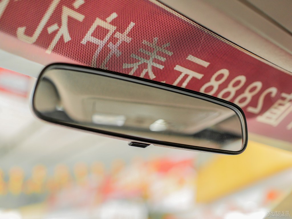 象牙白騏達(dá)車(chē)廂內(nèi)飾圖片