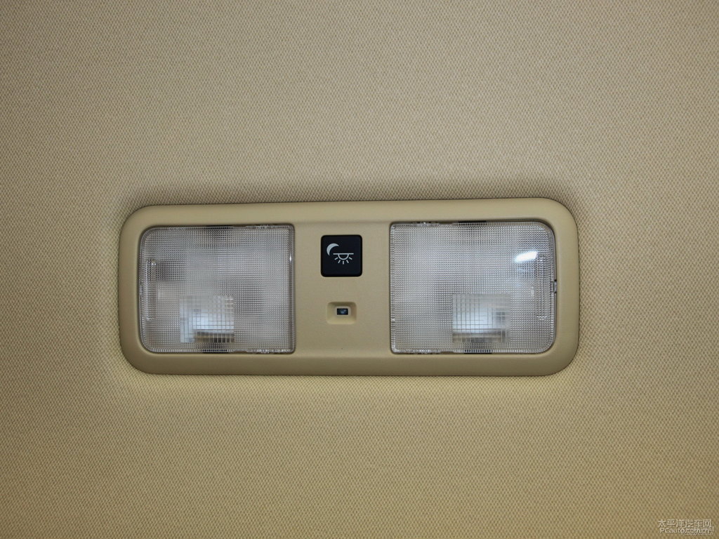 炫晶黑凱美瑞車廂內(nèi)飾圖片