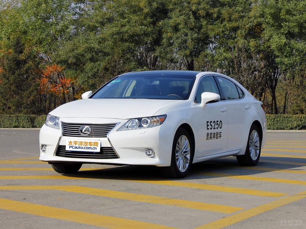 珍珠白雷克薩斯ES整車外觀外觀圖片