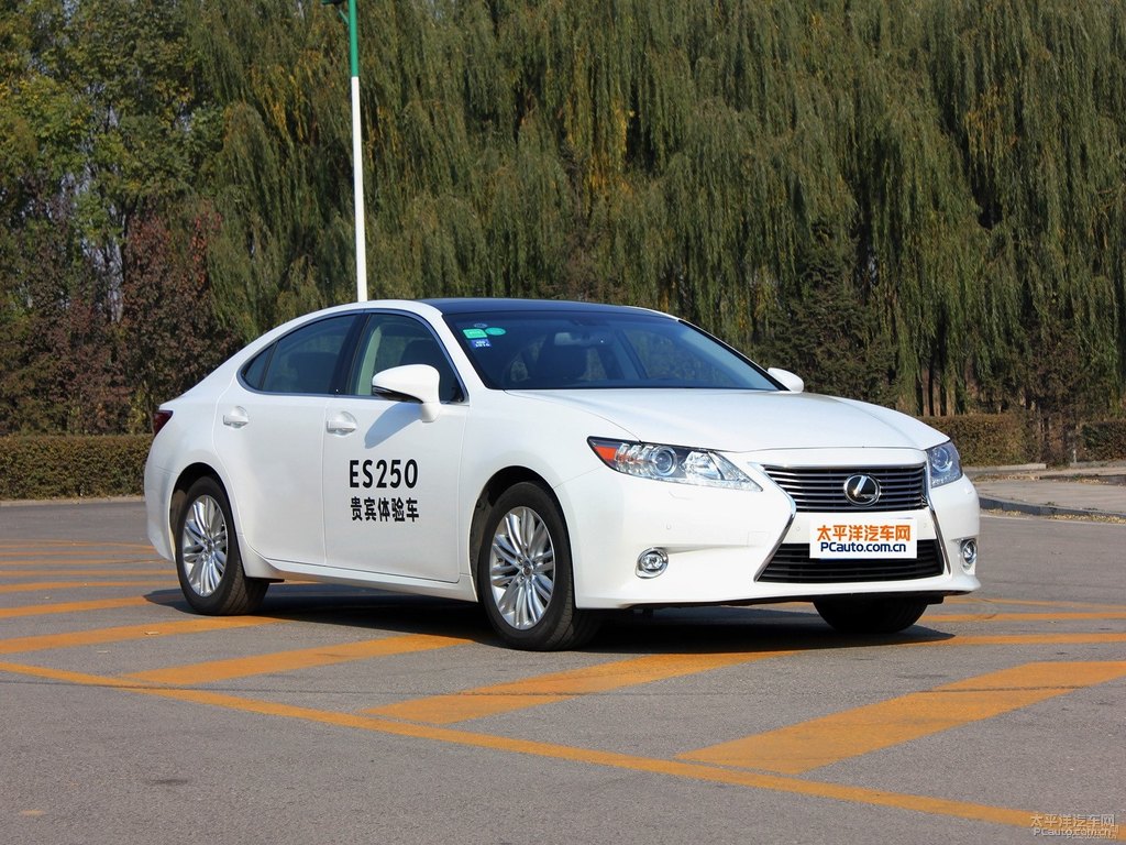 珍珠白雷克薩斯ES整車外觀外觀圖片