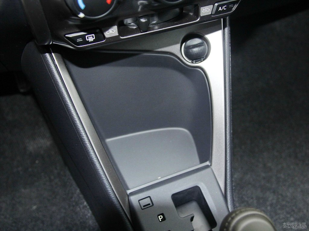 天際白YARiS L 致炫儲(chǔ)物空間空間圖片