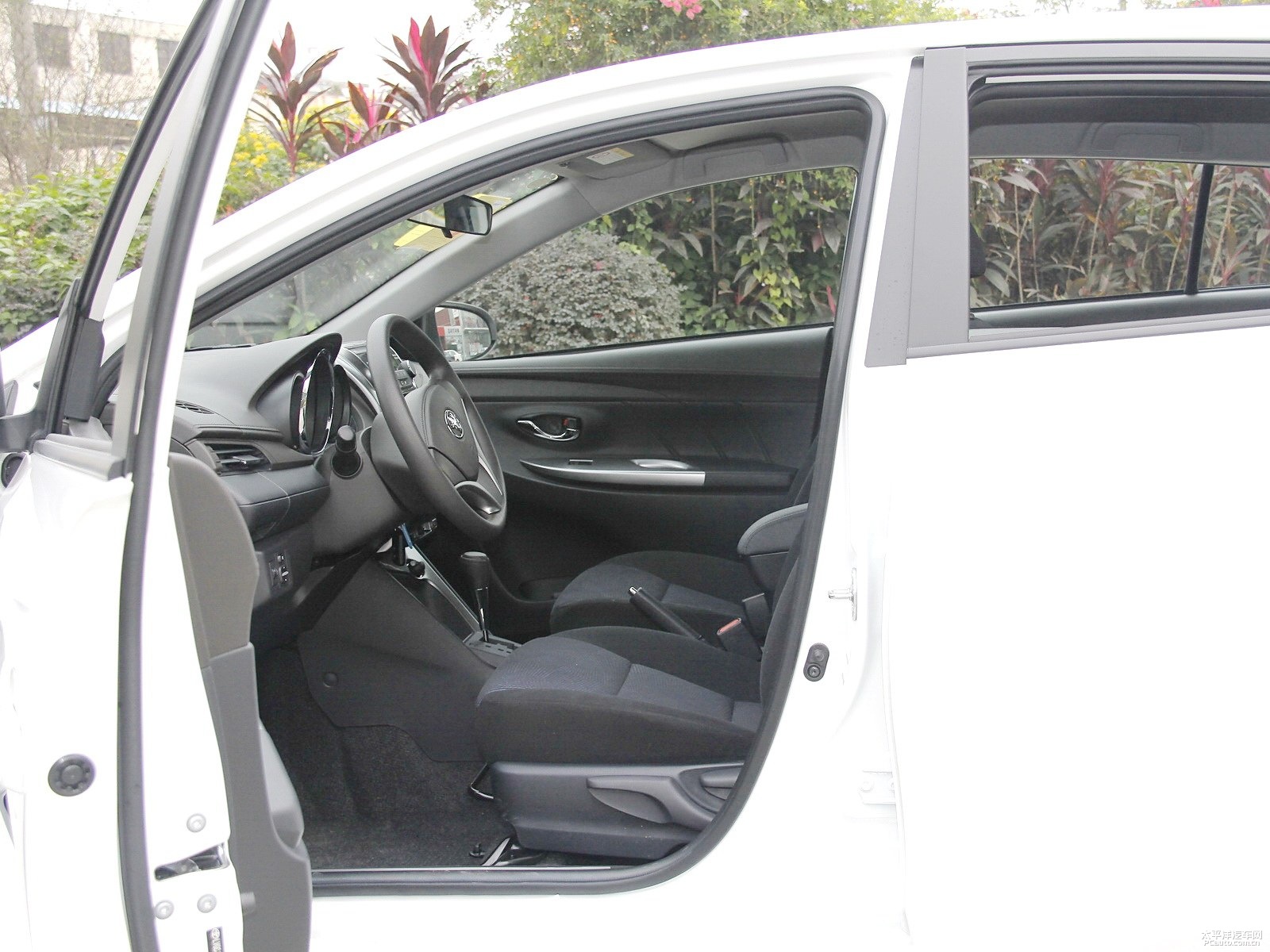 YARiS L 致炫空間高清大圖