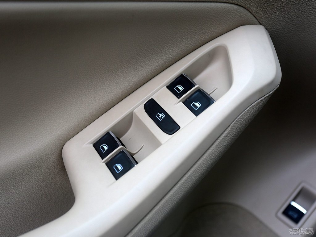 孔雀藍速騰車廂內(nèi)飾圖片