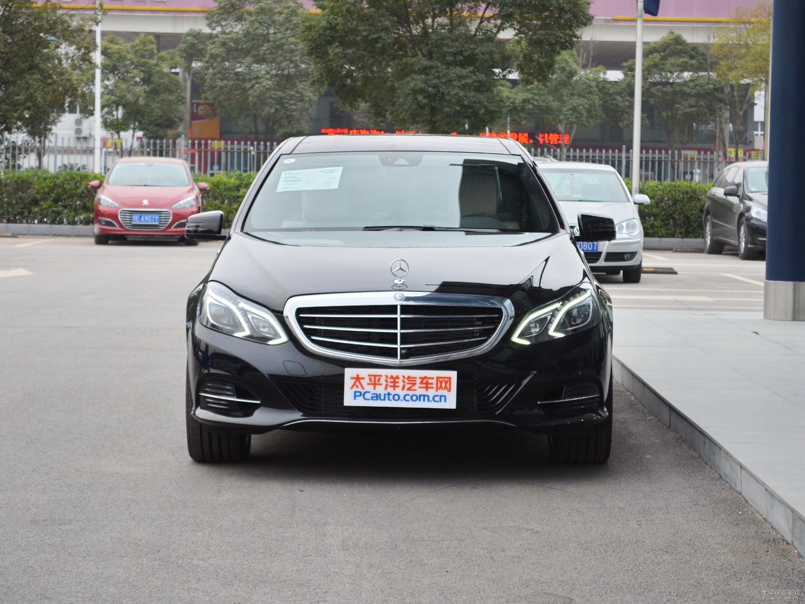 奔馳E級外觀高清大圖