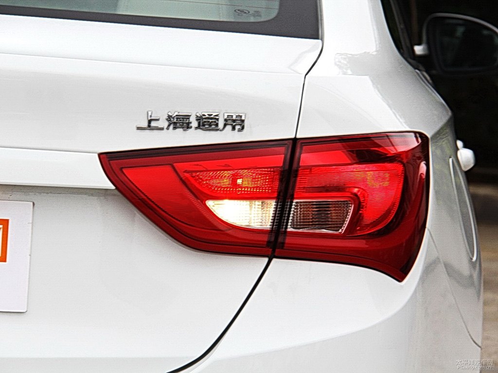 雪域白英朗車尾外觀圖片