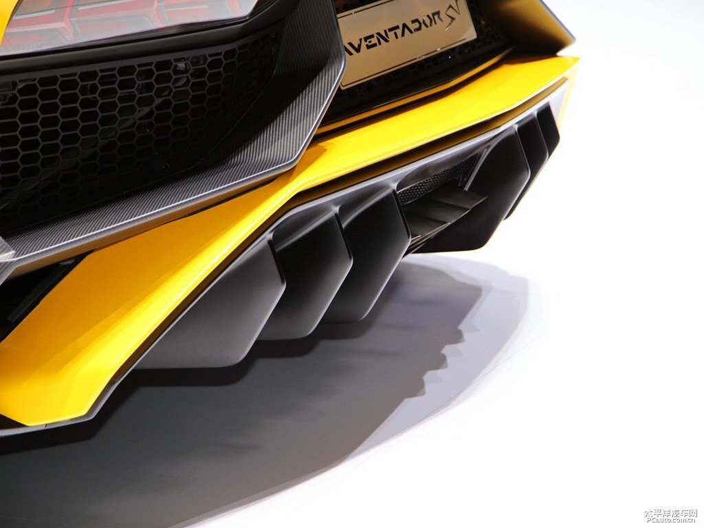 橙色Aventador車尾外觀圖片