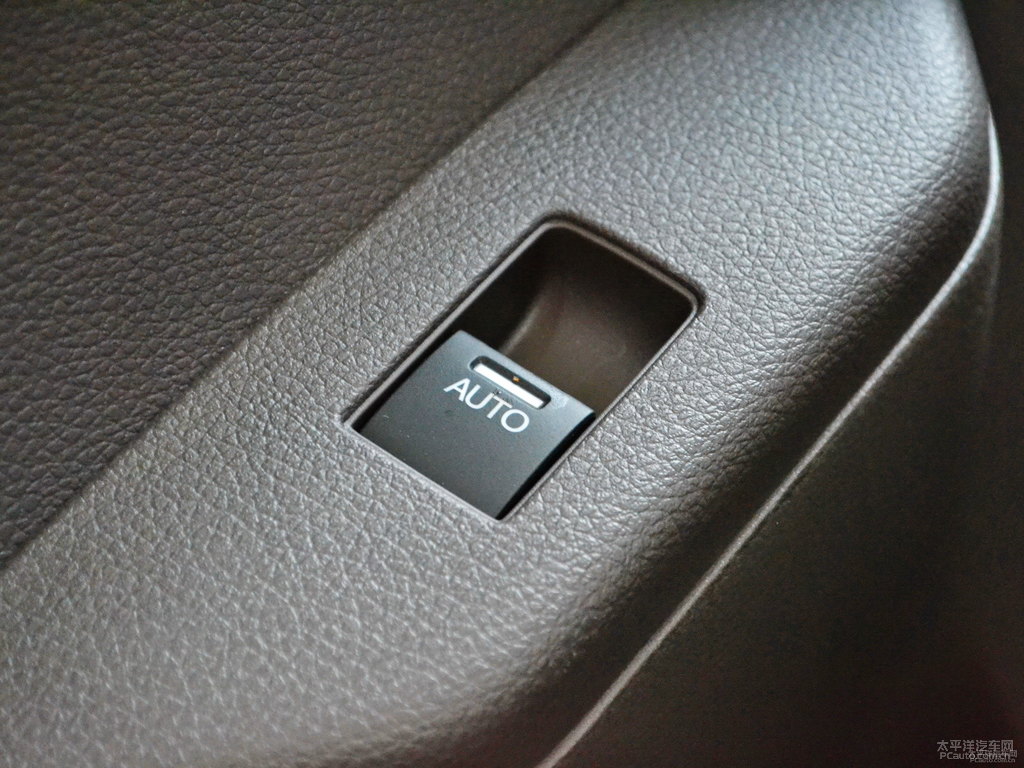 星空藍(lán)奧德賽車(chē)廂內(nèi)飾圖片
