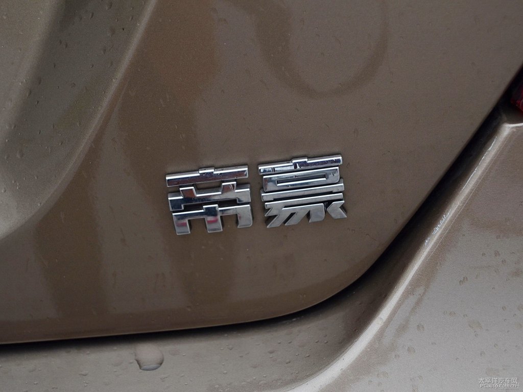 琥珀金新帝豪車尾外觀圖片