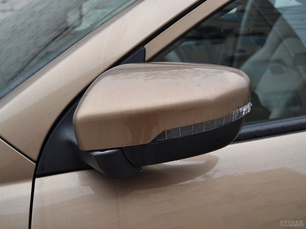 琥珀金新帝豪車身外觀圖片