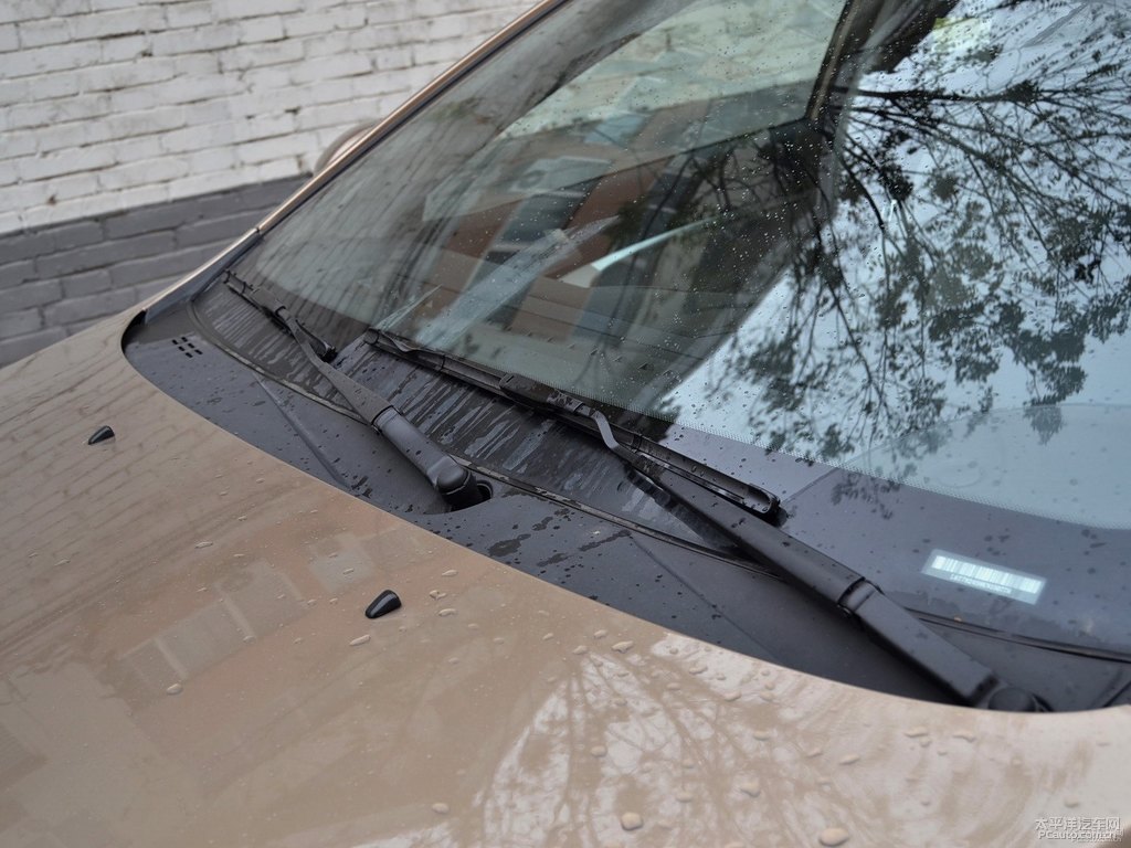 琥珀金新帝豪車身外觀圖片