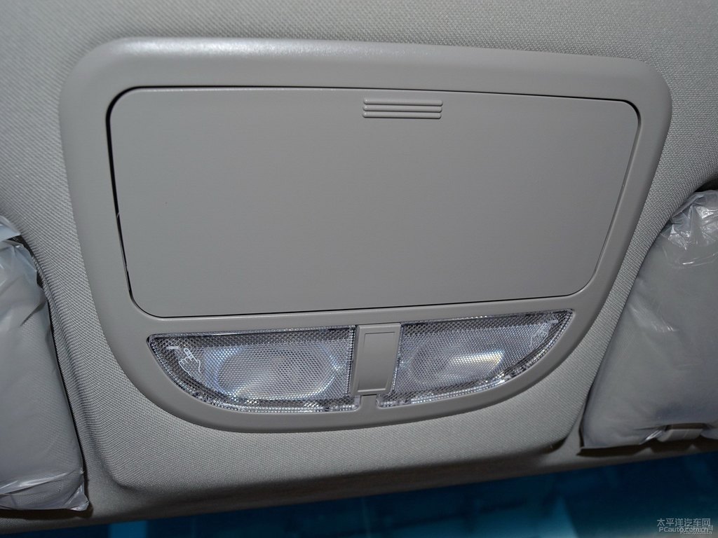 琥珀金新帝豪車廂內(nèi)飾圖片