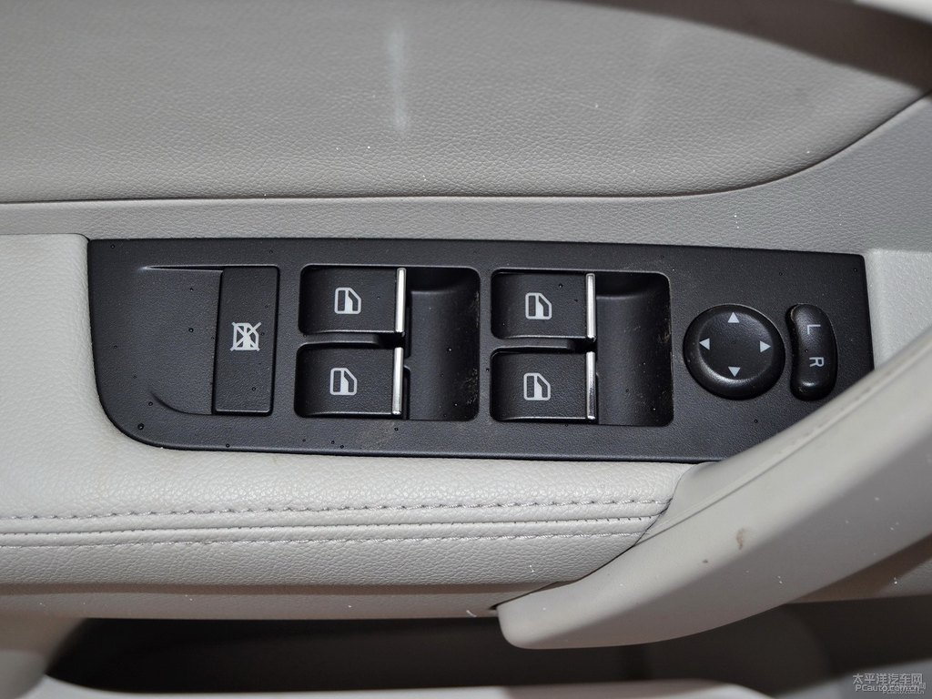 琥珀金新帝豪車廂內(nèi)飾圖片