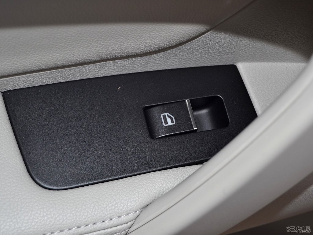 琥珀金新帝豪車廂內(nèi)飾圖片