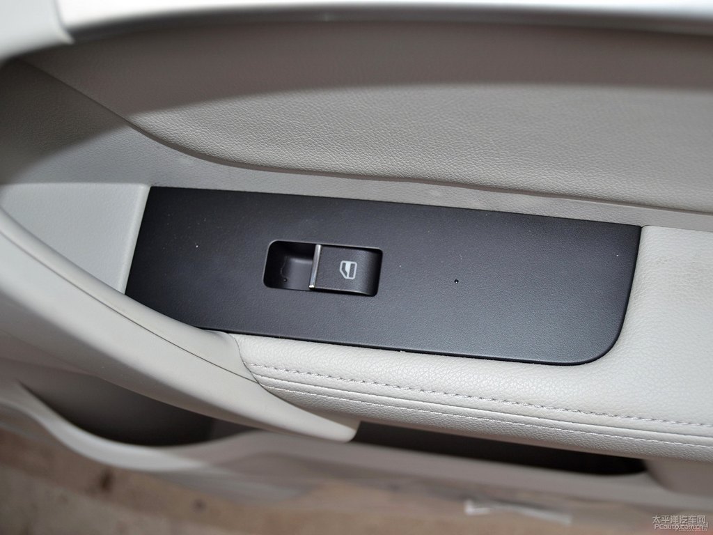 琥珀金新帝豪車廂內(nèi)飾圖片