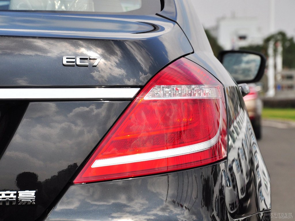 墨玉黑新帝豪車尾外觀圖片