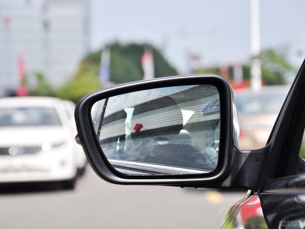墨玉黑新帝豪車身外觀圖片