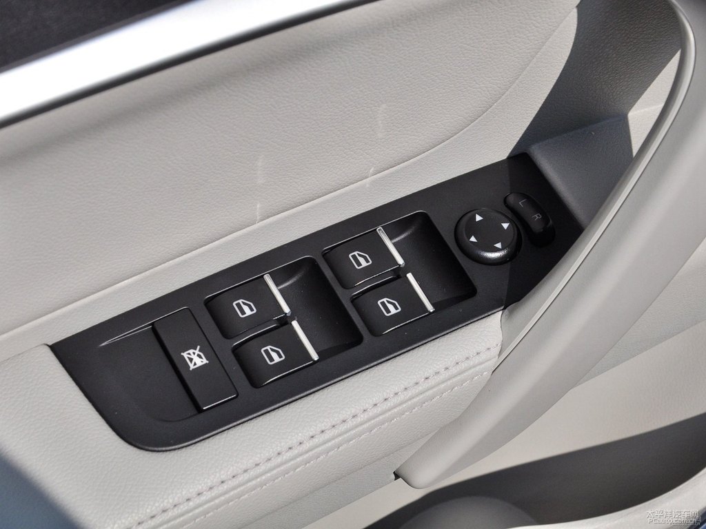 墨玉黑新帝豪車廂內(nèi)飾圖片